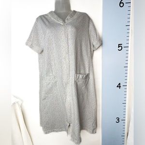 Miss Elaine White Floral Full Zip Nightgown Pajama Small‎